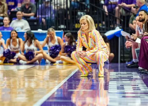 kim mulkey outfits photos|LSU Kim Mulkey outfits: March Madness photos and more from。